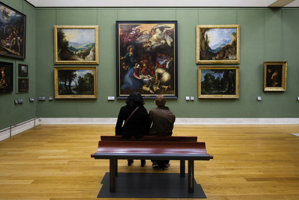 une salle du Louvre avec de la peinture nordique